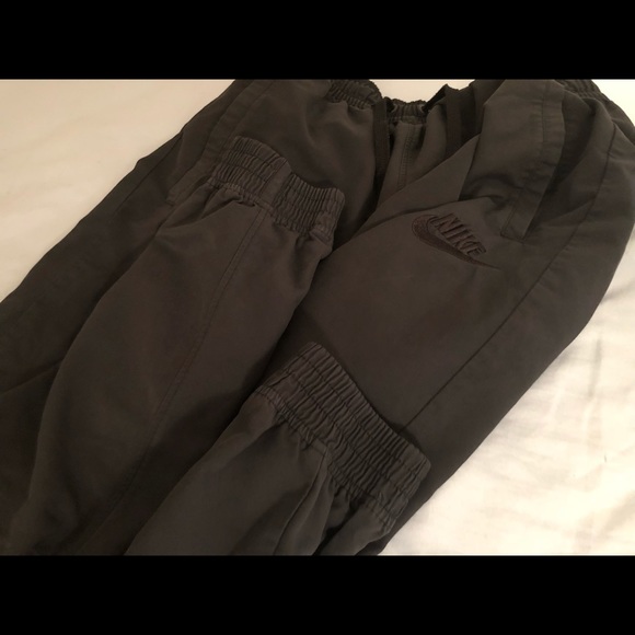 Men’s Nike track pants - Picture 2 of 2